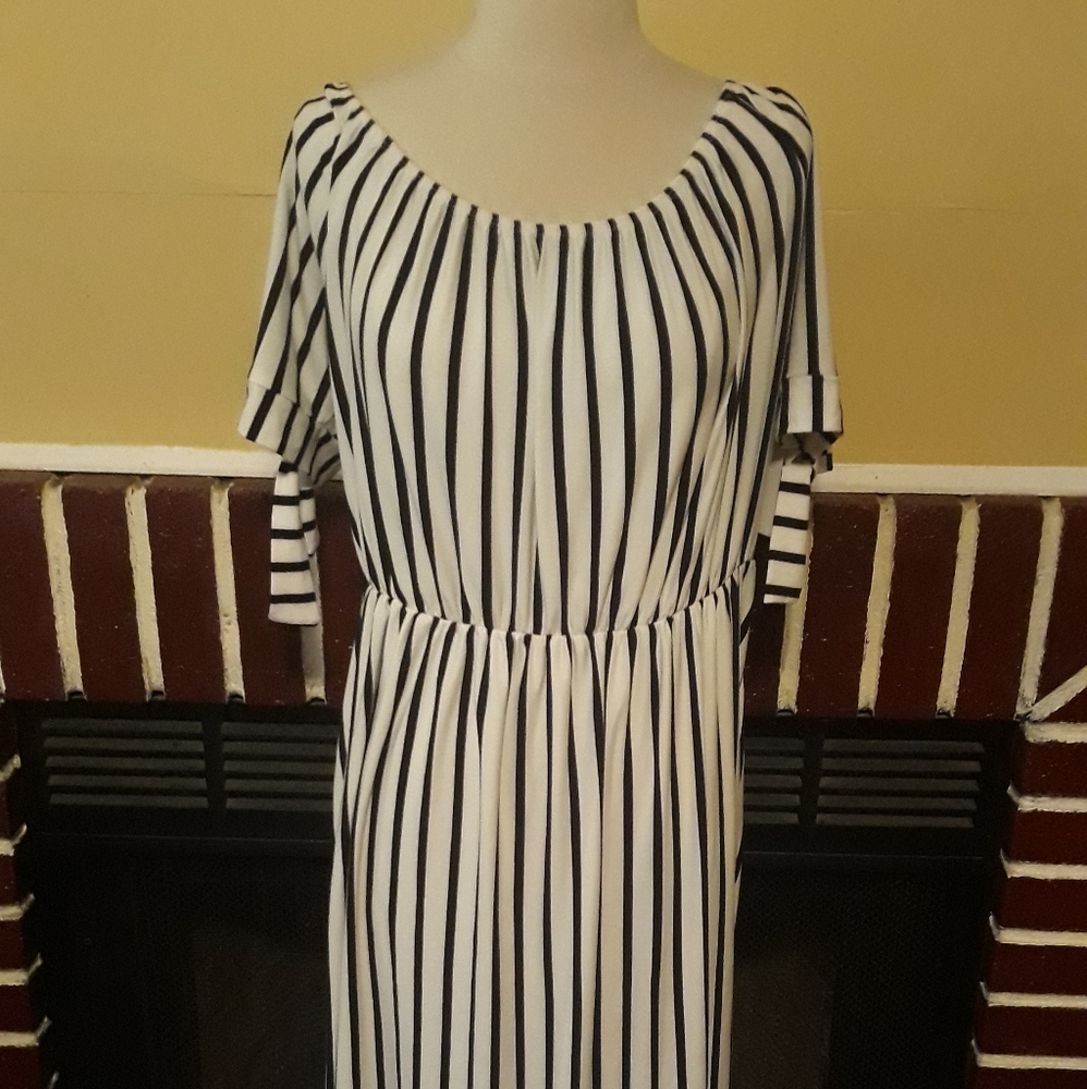 2 for $25 - Vibe Black and White Maxi Dress